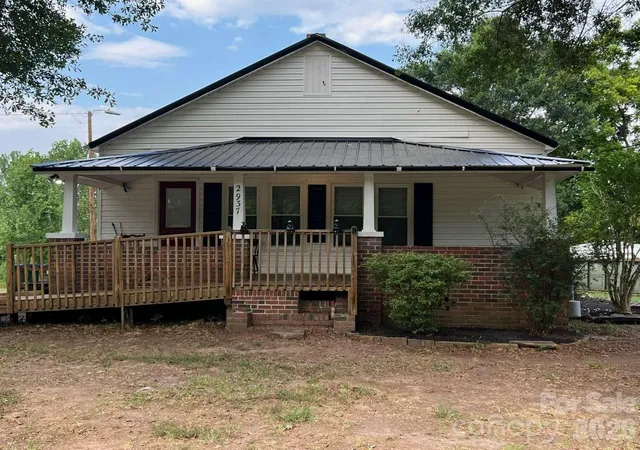 Homes for sale in Lincolnton, NC | 2937 Gastonia Hwy, Lincolnton, NC 28092 | MLS# 4387642