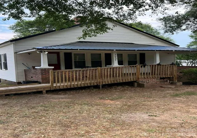 Homes for sale in Lincolnton, NC | 2937 Gastonia Hwy, Lincolnton, NC 28092 | MLS# 4387642