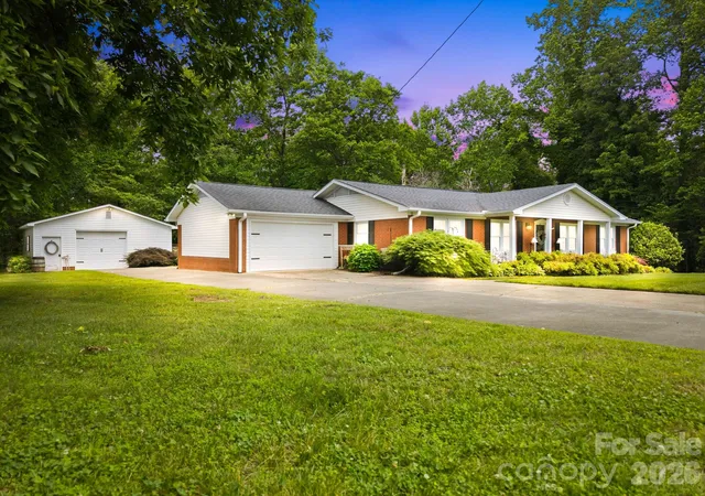 Homes for sale in Salisbury, NC | 805 Pine Hill Dr, Salisbury, NC 28146 | MLS# 4387687