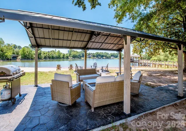 Photo 3 of Sale Pending at 131 S Gibbs Rd, Mooresville, NC 28117 | MLS# 4387694 | Listing updated on 2026-10-16