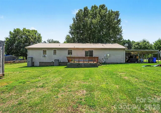 Photo 2 of Single family home for sale at 129 Laura Rd, Mooresville, NC 28117 | MLS# 4387728 | Listing updated on 2026-09-21