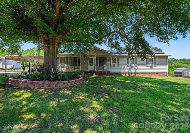 Photo 3 of Single family home for sale at 129 Laura Rd, Mooresville, NC 28117 | MLS# 4387728 | Listing updated on 2026-09-21
