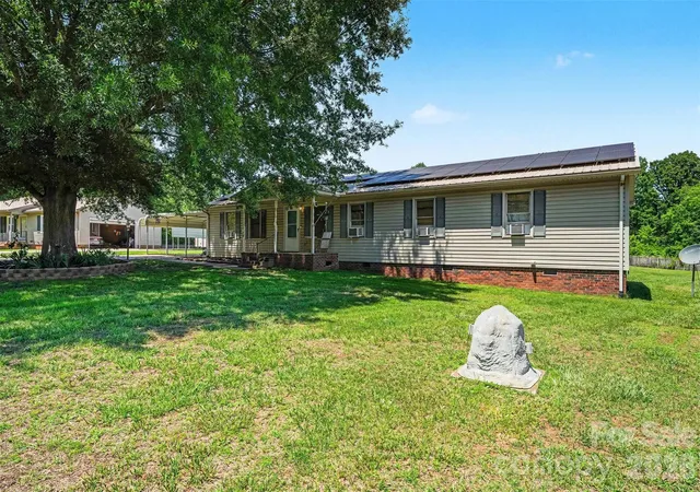 Photo 4 of Single family home for sale at 129 Laura Rd, Mooresville, NC 28117 | MLS# 4387728 | Listing updated on 2026-09-21