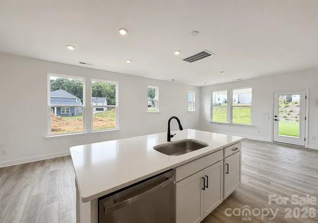 Photo 3 of Single family home for sale at 114 Plover Ln, Mooresville, NC 28115 | MLS# 4387739 | Listing updated on 2026-09-20