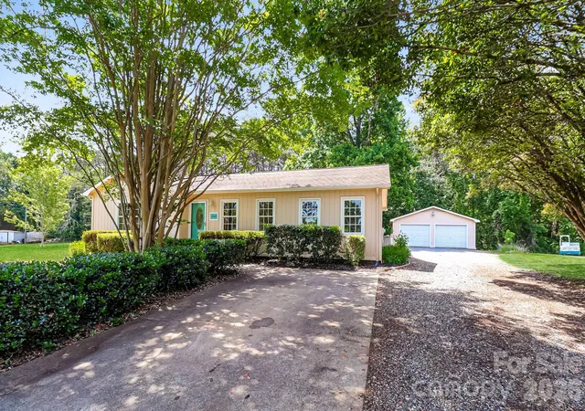 2nd image of 1848 Twain St, Newton, NC 28658 | MLS# 4387742