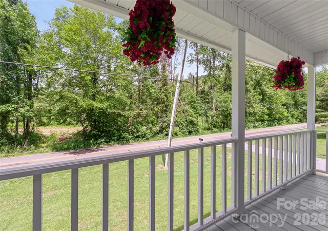 Homes for sale in Swannanoa, NC | 763 Bee Tree Rd, Swannanoa, NC 28778 | MLS# 4387747