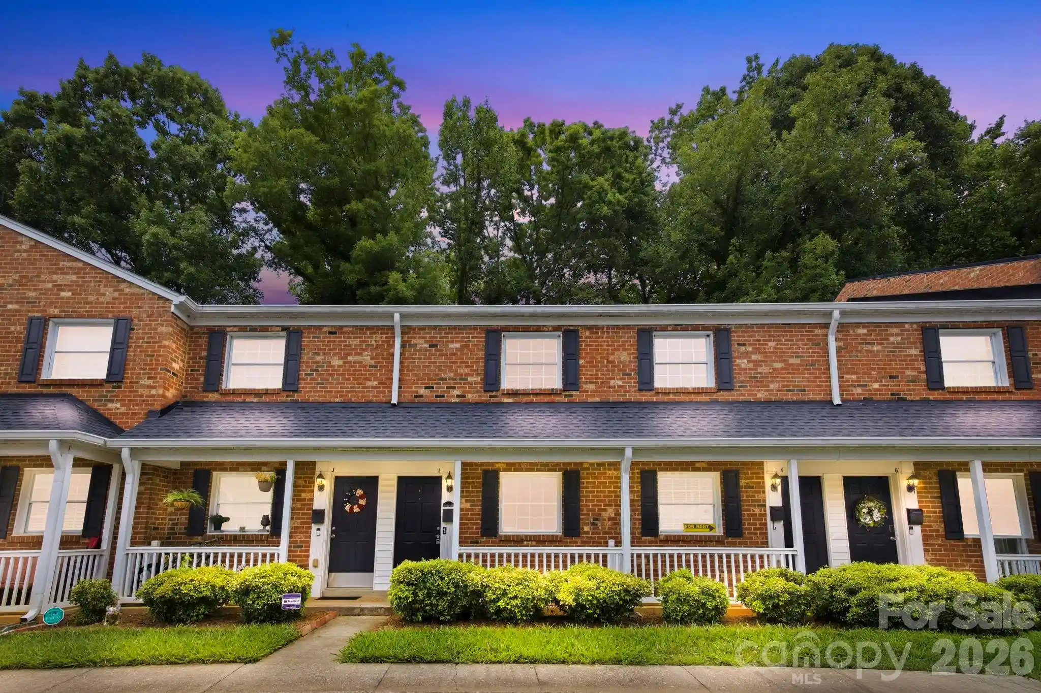 Listing Photo 1 - Condo for sale in 1215 Grn Oaks Ln located at 1215 Grn Oaks Ln, Charlotte, NC 28205 - Unit 1215 Green Oaks Ln