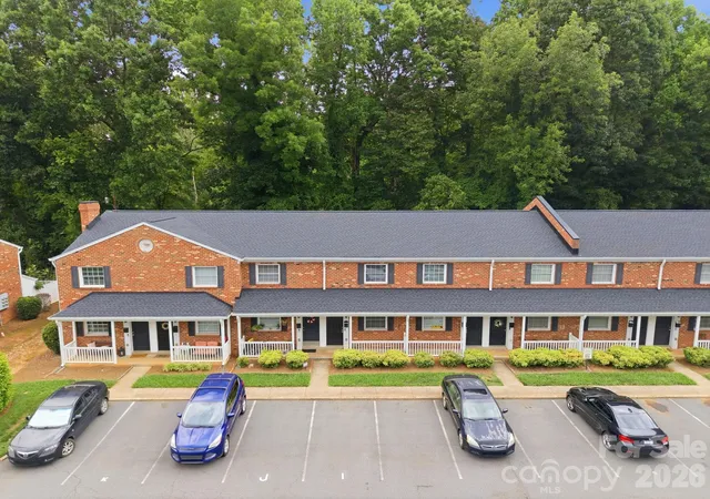 2nd image of 1215 Grn Oaks Ln, Charlotte, NC 28205
