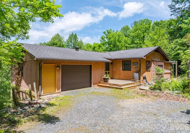 Homes for sale in Bakersville, NC | 295 Richmond Rd, Bakersville, NC 28705 | MLS# 4387768