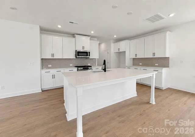 Photo 3 of Single family home for sale at 109 Plover Ln, Mooresville, NC 28115 | MLS# 4387773 | Listing updated on 2026-09-20