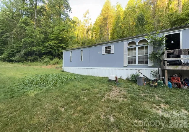 Homes for sale in Green Mountain, NC | 468 Long Branch Rd, Green Mountain, NC 28740 | MLS# 4387792