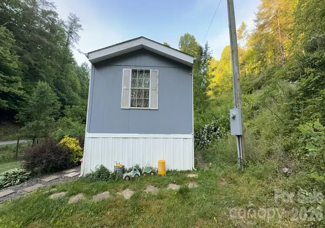 Homes for sale in Green Mountain, NC | 468 Long Branch Rd, Green Mountain, NC 28740 | MLS# 4387792