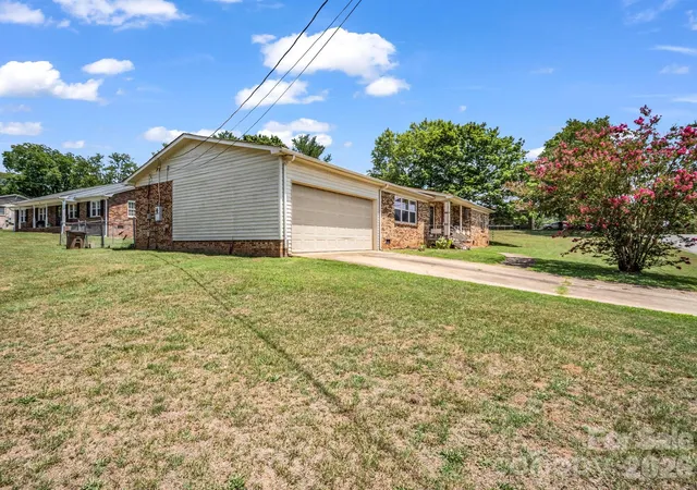 Photo 3 of Single family home for sale at 1206 Wyanoke Ave, Shelby, NC 28152 | MLS# 4387816 | Listing updated on 2026-09-19