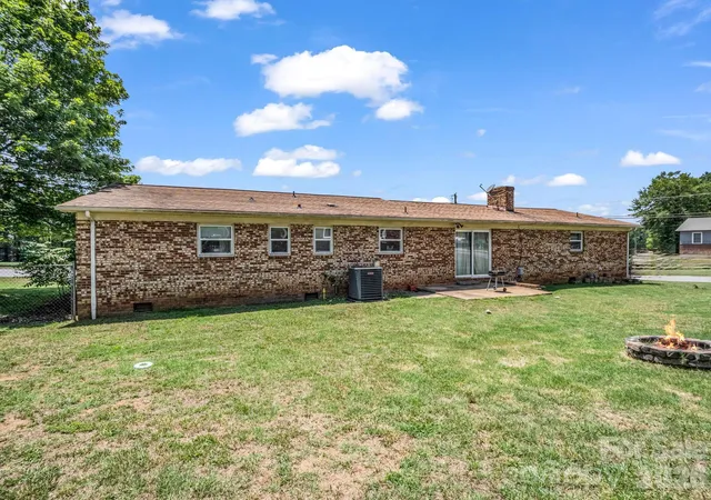 Photo 4 of Single family home for sale at 1206 Wyanoke Ave, Shelby, NC 28152 | MLS# 4387816 | Listing updated on 2026-09-19