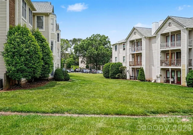 3rd image of 6223 Rosecroft Dr, Charlotte, NC 28215