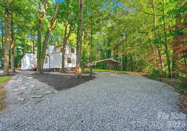 Photo 2 of Sale Pending at 127 Rustic Way Ln, Mooresville, NC 28117 | MLS# 4387871 | Listing updated on 2026-09-02