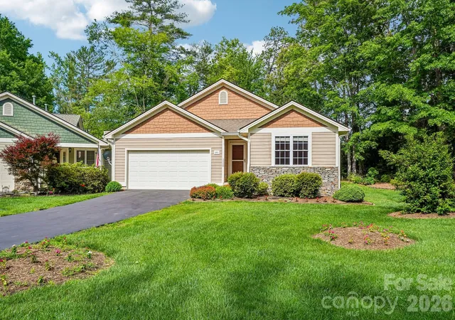 Homes for sale in Etowah, NC | 263 Fairway View Dr, Etowah, NC 28729 | MLS# 4387888