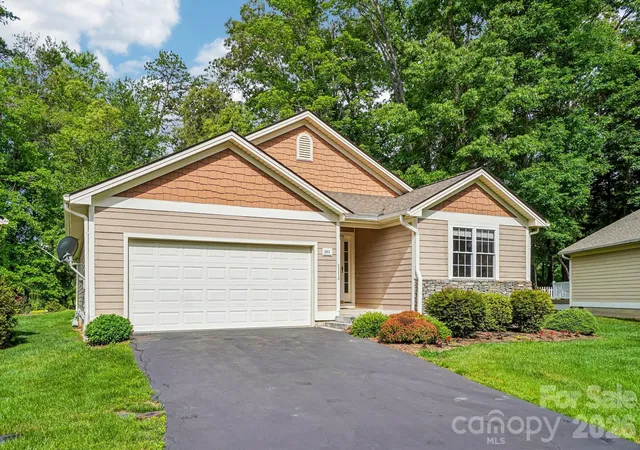 Homes for sale in Etowah, NC | 263 Fairway View Dr, Etowah, NC 28729 | MLS# 4387888