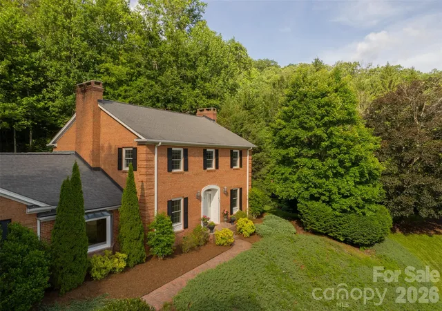 Photo 1 of Single family home for sale at 425 Sondley Woods Pl, Asheville, NC 28805 | MLS# 4387900 | Listing updated on 2026-09-01