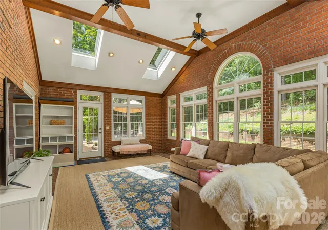 Photo 4 of Single family home for sale at 425 Sondley Woods Pl, Asheville, NC 28805 | MLS# 4387900 | Listing updated on 2026-09-01