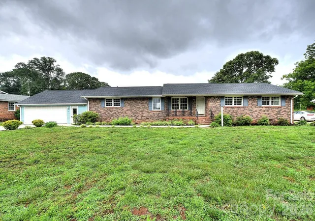 Photo 2 of Single family home for sale at 1195 Holly Springs Rd, Lyman, SC 29365 | MLS# 4387941 | Listing updated on 2026-09-02