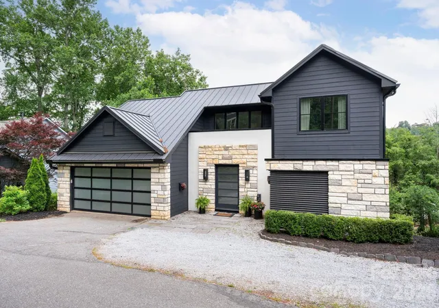 Photo 2 of Single family home for sale at 48 Woodvale Ave, Asheville, NC 28804 | MLS# 4387979 | Listing updated on 2026-09-29