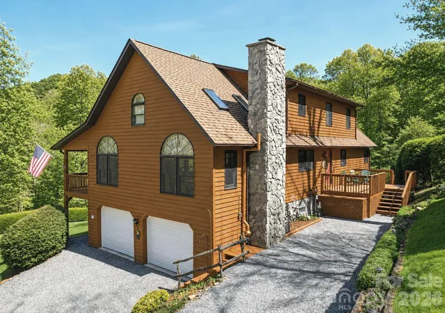 Photo 4 of Single family home for sale at 89 41 46 Stump Ln, Maggie Valley, NC 28751 | MLS# 4387985 | Listing updated on 2026-08-27