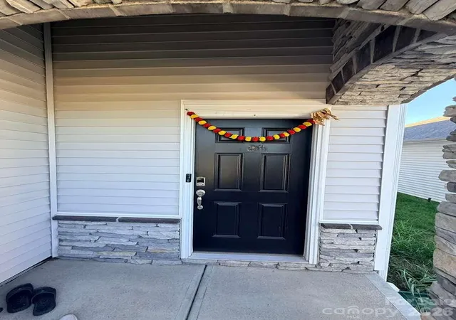 Photo 3 of Single family home for sale at 11908 Redleaf Dr, Charlotte, NC 28215 | MLS# 4387987 | Listing updated on 2026-09-28