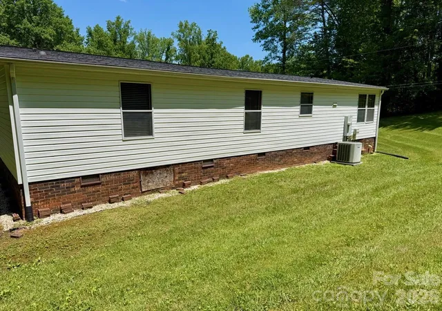2nd image of 5493 Harris Farm Rd, Hickory, NC 28602 | MLS# 4388001