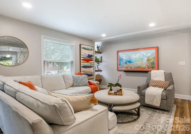 Photo 4 of Single family home for sale at 6801 Rollingridge Dr, Charlotte, NC 28211 | MLS# 4388041 | Listing updated on 2026-09-05