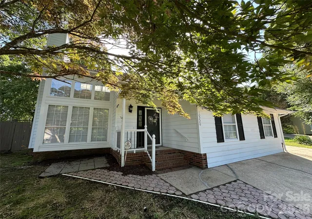 Photo 3 of Sale Pending at 10220 Rockwood Rd, Charlotte, NC 28215 | MLS# 4388056 | Listing updated on 2026-09-28