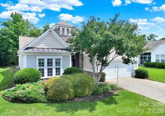 Photo 1 of Single family home for sale at 15184 Legend Oaks Ct, Fort Mill, SC 29707 | MLS# 4388069 | Listing updated on 2026-08-27