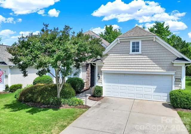 Photo 2 of Single family home for sale at 15184 Legend Oaks Ct, Fort Mill, SC 29707 | MLS# 4388069 | Listing updated on 2026-08-27