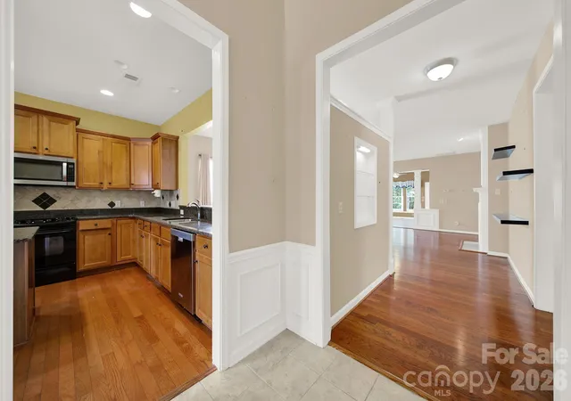 Photo 5 of Single family home for sale at 15184 Legend Oaks Ct, Fort Mill, SC 29707 | MLS# 4388069 | Listing updated on 2026-08-27