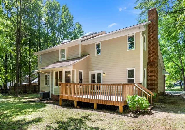 Photo 3 of Single family home for sale at 932 Alexandria Ct, Gastonia, NC 28056 | MLS# 4388133 | Listing updated on 2026-09-25