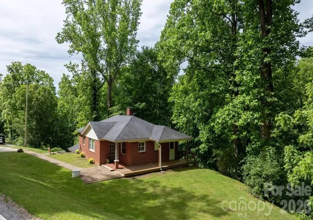 Homes for sale in Marion, NC | 4073 226 A Hwy, Marion, NC 28752 | MLS# 4388176