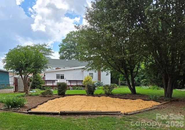 Homes for sale in Newton, NC | 1407 N College Ave, Newton, NC 28658 | MLS# 4388178