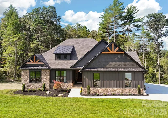Photo 3 of Single family home for sale at 113 Perry Pl, Hendersonville, NC 28739 | MLS# 4388240 | Listing updated on 2026-10-01