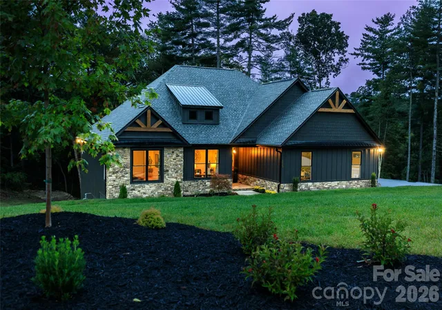Photo 2 of Single family home for sale at 113 Perry Pl, Hendersonville, NC 28739 | MLS# 4388240 | Listing updated on 2026-10-01
