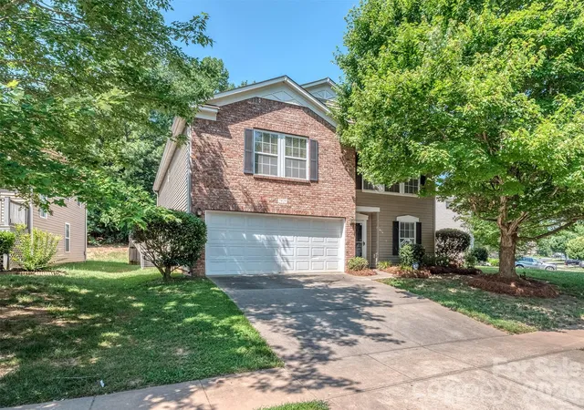 Photo 2 of Single family home for sale at 7829 Ponderosa Pine Ln, Charlotte, NC 28215 | MLS# 4388248 | Listing updated on 2026-08-10