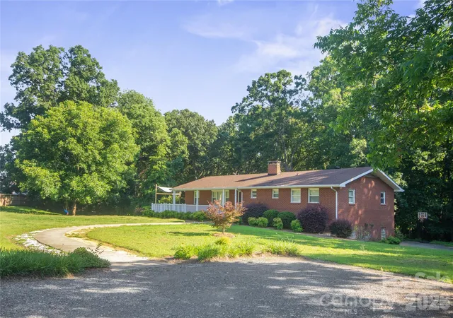 Photo 2 of Single family home for sale at 3303 Pikeview Rd, Fort Mill, SC 29715 | MLS# 4388253 | Listing updated on 2026-07-21