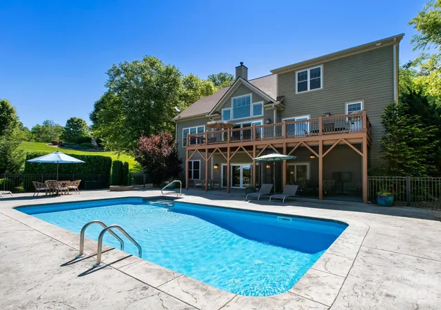 Photo 2 of Single family home for sale at 32 Lake Vista Dr, Fletcher, NC 28732 | MLS# 4388270 | Listing updated on 2026-10-03
