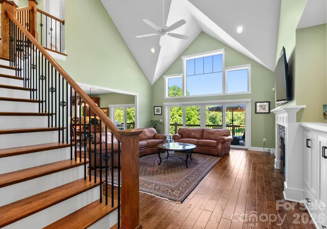 Photo 3 of Single family home for sale at 32 Lake Vista Dr, Fletcher, NC 28732 | MLS# 4388270 | Listing updated on 2026-10-03
