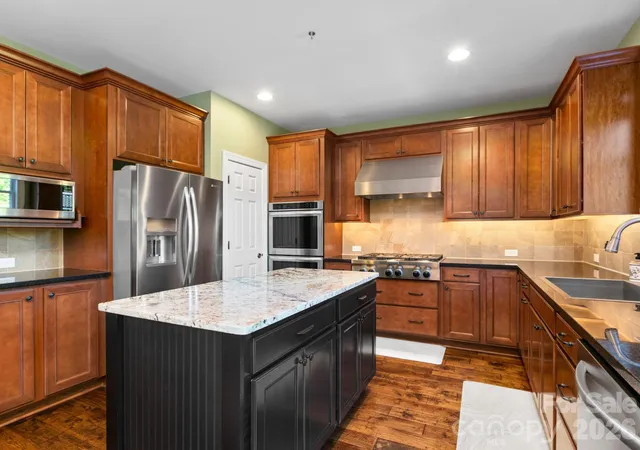 Photo 4 of Single family home for sale at 32 Lake Vista Dr, Fletcher, NC 28732 | MLS# 4388270 | Listing updated on 2026-10-03