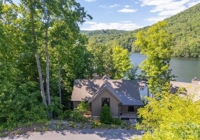 Photo 4 of Single family home for sale at 561 Harbor Ridge Dr, Tuckasegee, NC 28783 | MLS# 4388299 | Listing updated on 2026-08-17