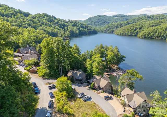 Photo 5 of Single family home for sale at 561 Harbor Ridge Dr, Tuckasegee, NC 28783 | MLS# 4388299 | Listing updated on 2026-08-17