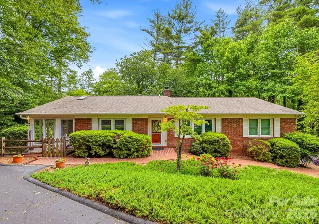 2nd image of 126 Surry Ln, Hendersonville, NC 28791 | MLS# 4388301
