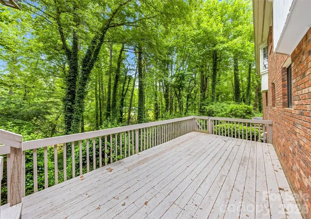 37th image of 126 Surry Ln, Hendersonville, NC 28791 | MLS# 4388301