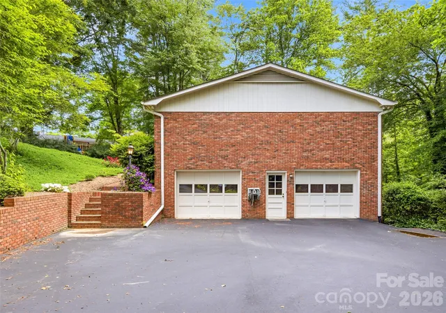 4th image of 126 Surry Ln, Hendersonville, NC 28791 | MLS# 4388301