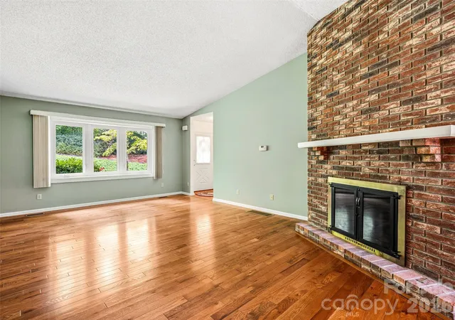 5th image of 126 Surry Ln, Hendersonville, NC 28791 | MLS# 4388301